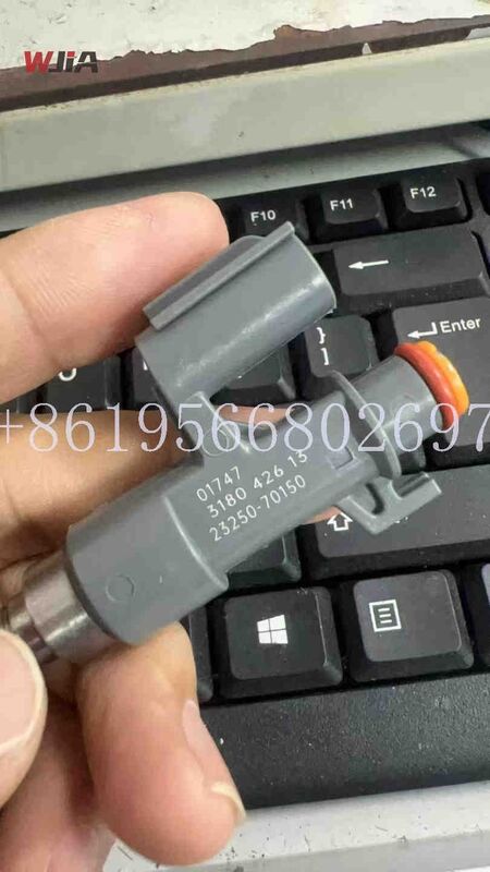 23250-70150 Auto Engine Fuel Injector For Niaasn Specific models